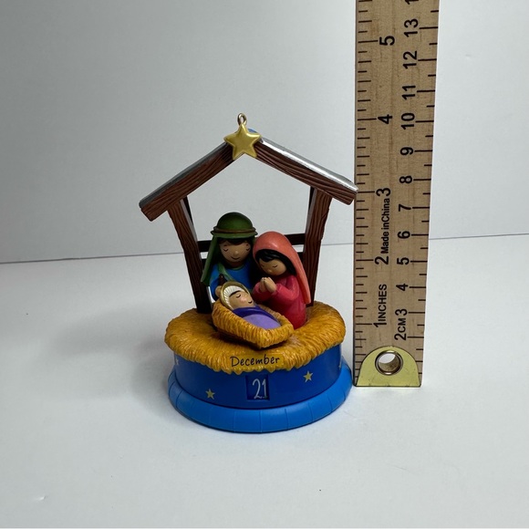 Hallmark 2010 The Story of Christmas Ornament Light Sound Advent Countdown - Picture 4 of 4